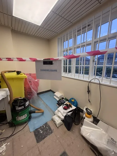 Asbestos floor tile and bitumen removal in Earl's Court